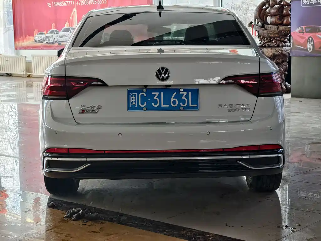 VOLKSWAGEN SAGITAR