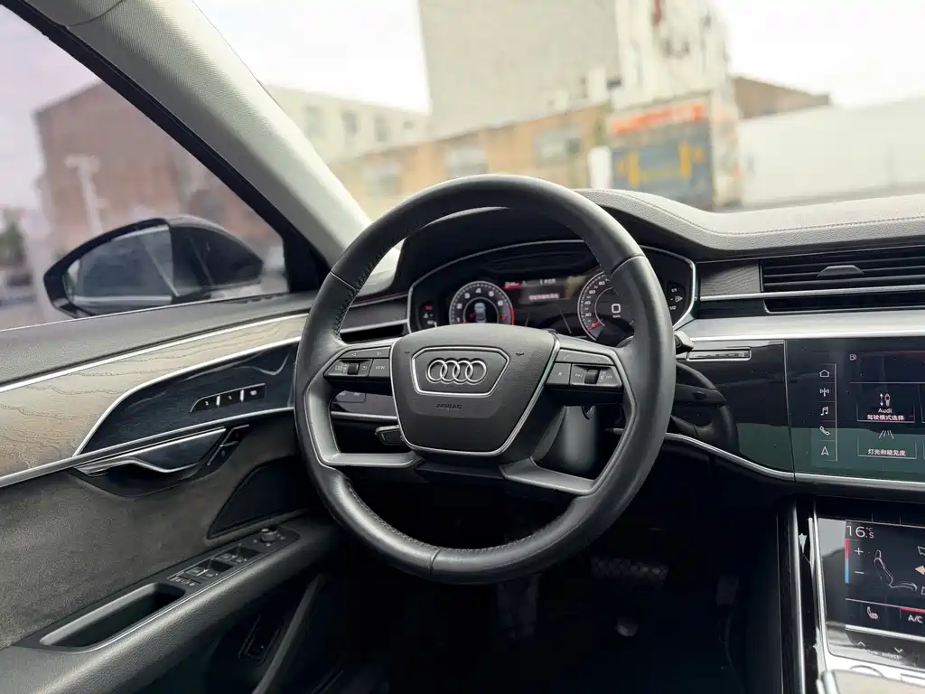 Audi A8 — миниатюра 5