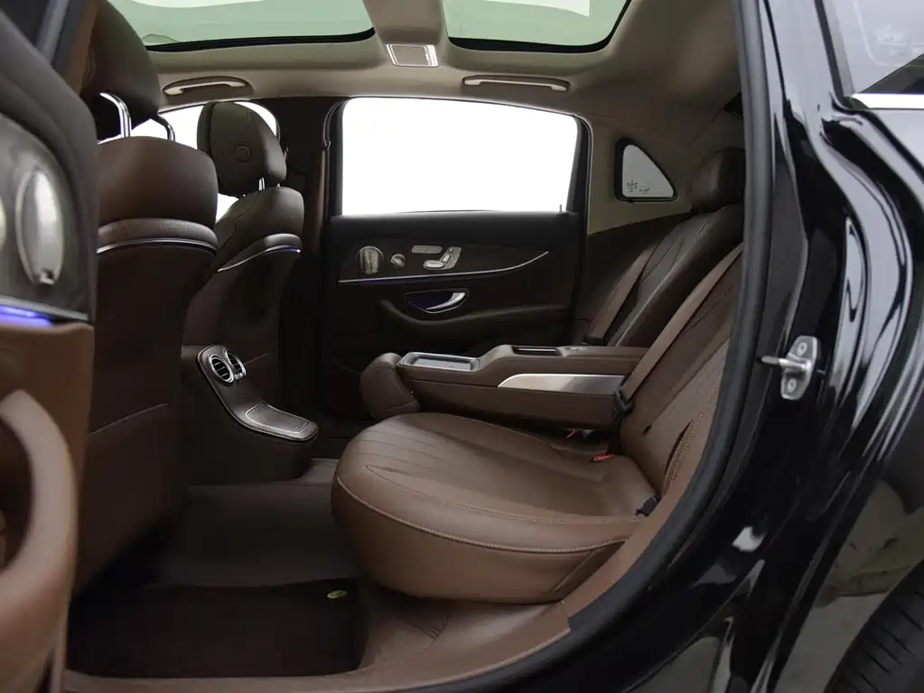 Mercedes-Benz E-Class — миниатюра 13