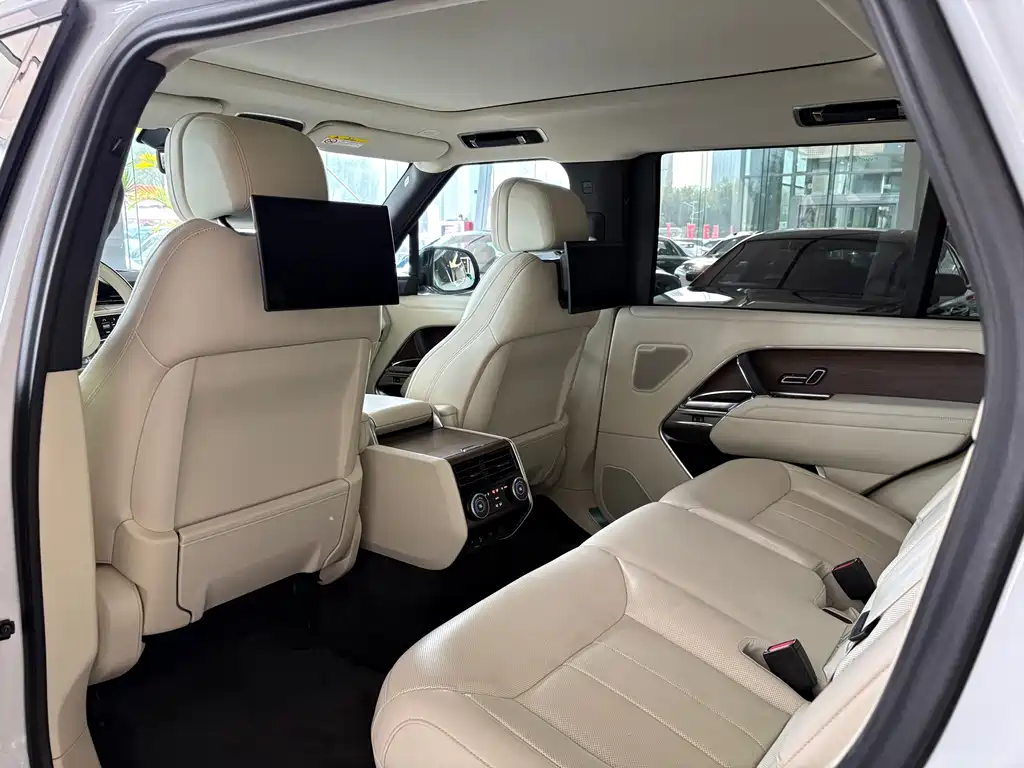 Land Rover Range Rover 2023 3.0 L6 400PS Long Wheelbase