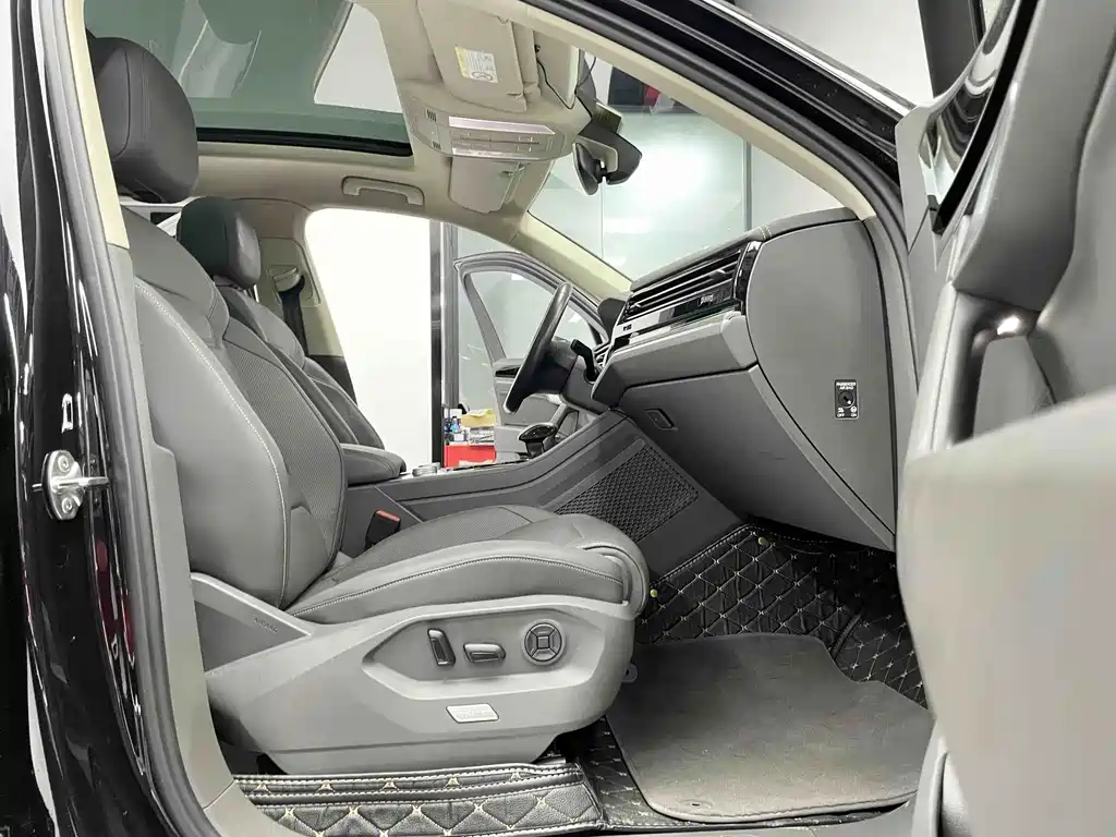 Volkswagen Touareg — миниатюра 5