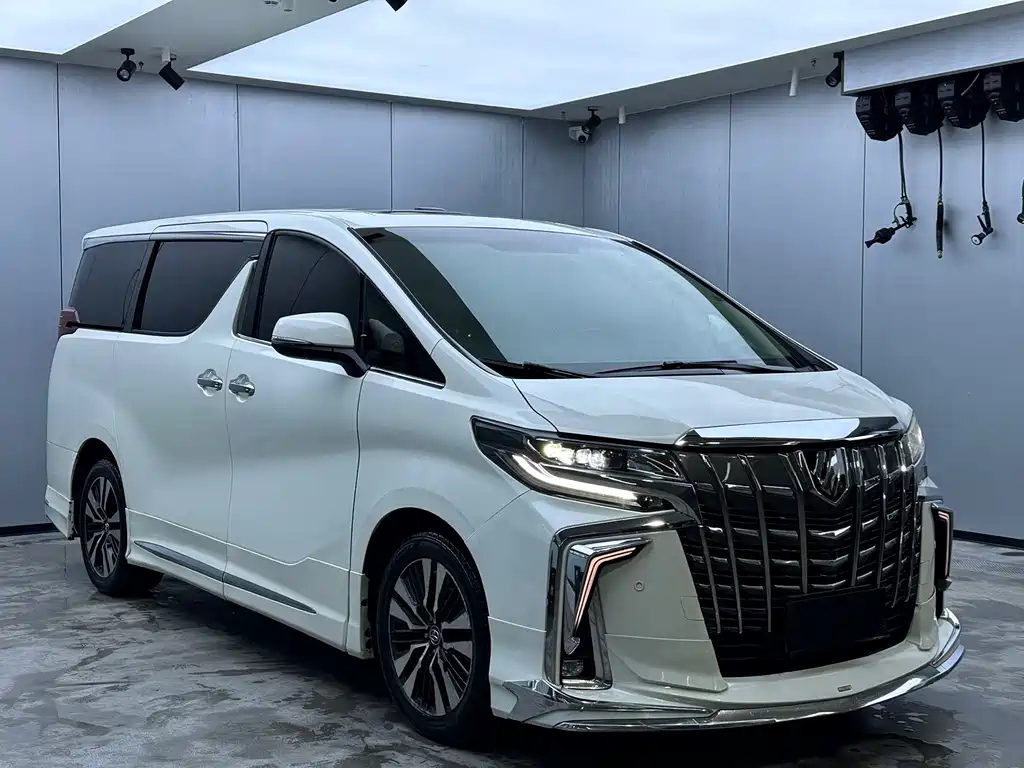 Toyota Alphard — миниатюра 3