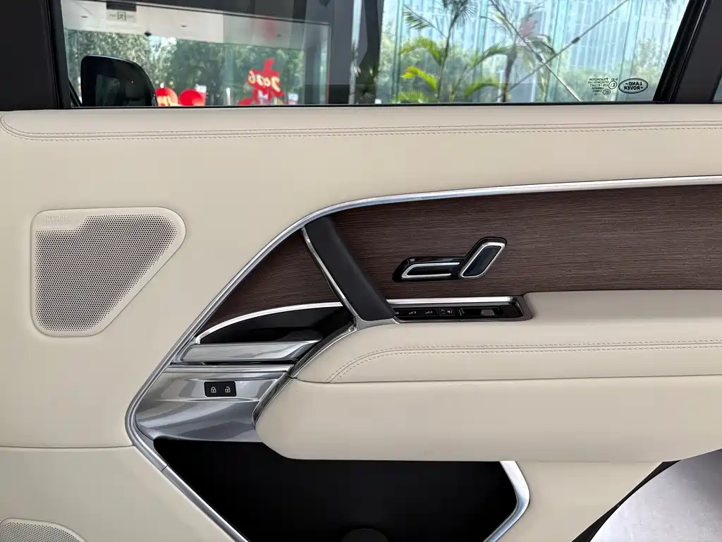 Land Rover Range Rover — миниатюра 16