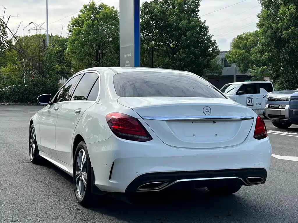 Mercedes-Benz C-Class — миниатюра 12