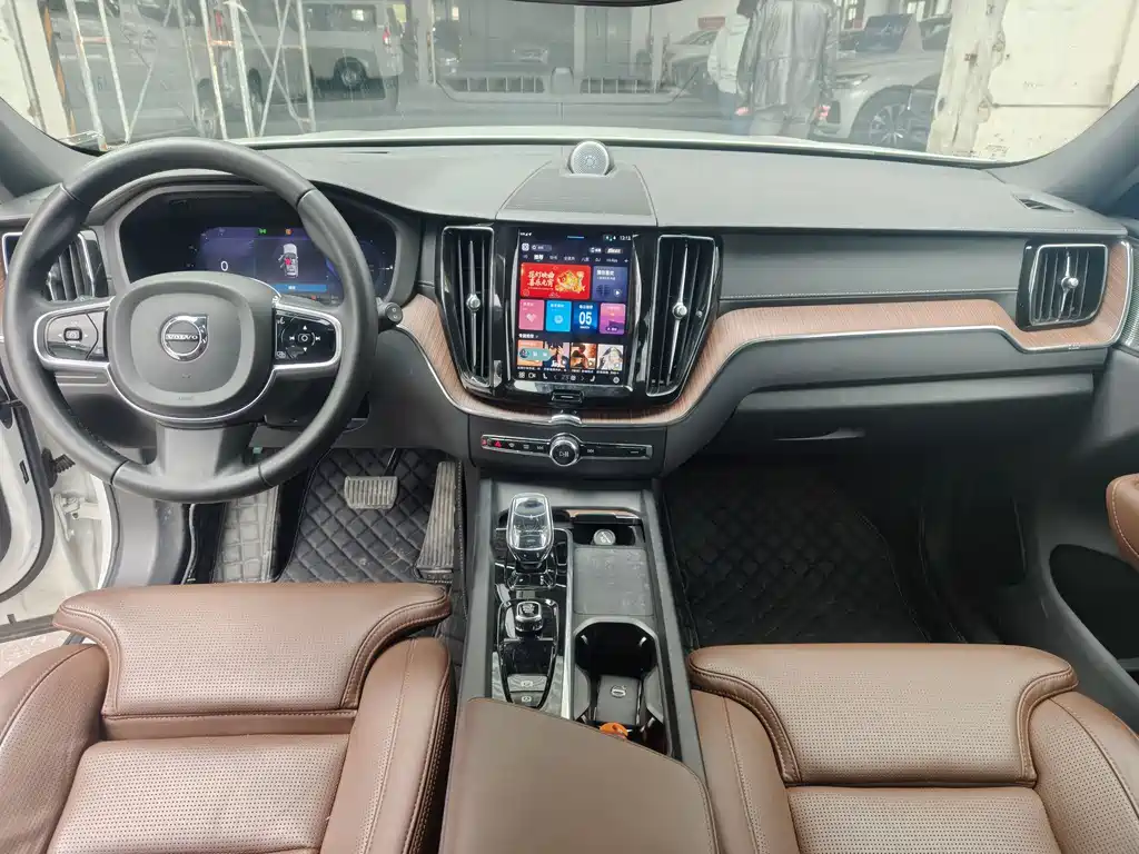 VOLVO XC60 PLUG IN HYBRID