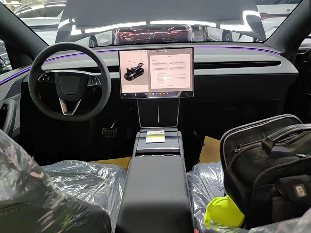 Tesla Model Y L — миниатюра 10