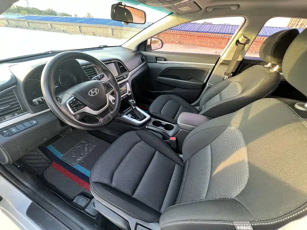 Hyundai Elantra — миниатюра 4