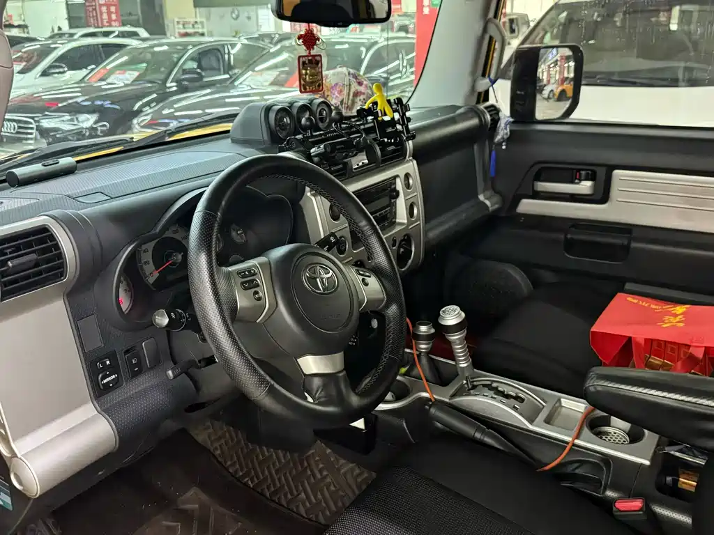 Toyota FJ Cruiser — миниатюра 4
