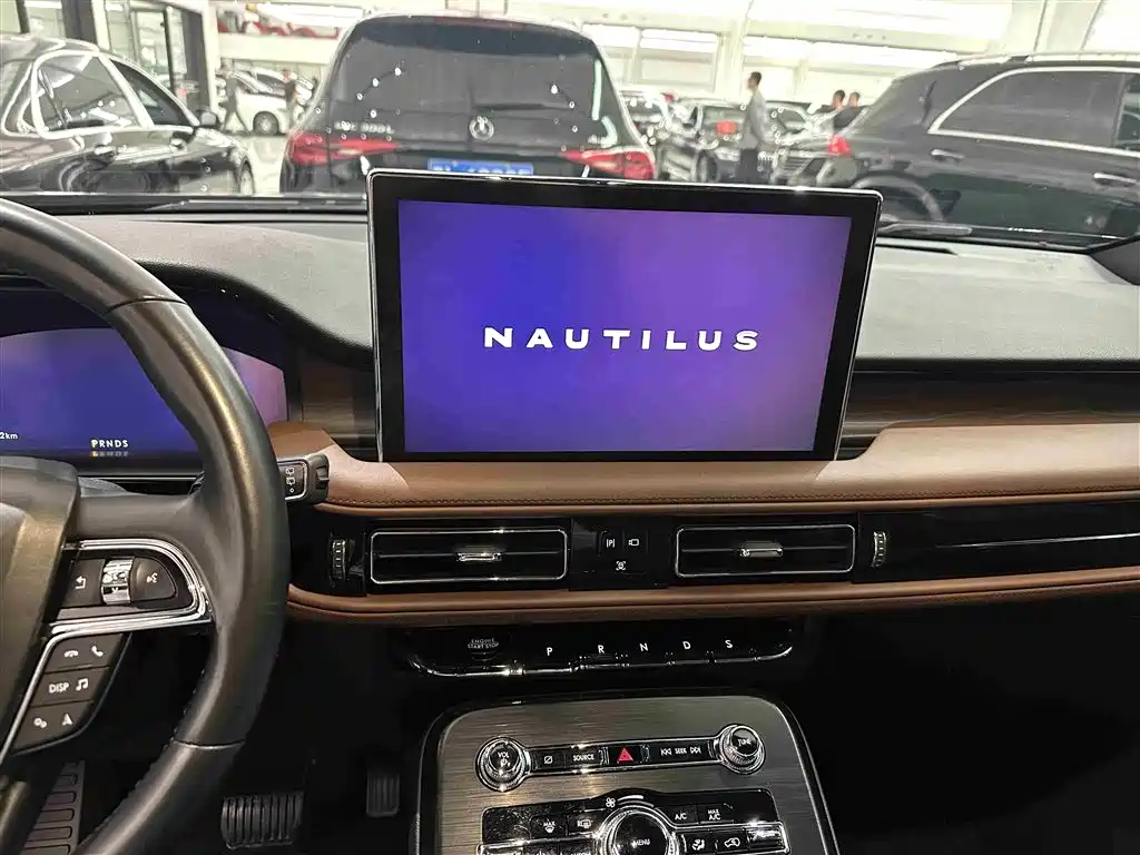 Lincoln Nautilus 2021 2.7T
