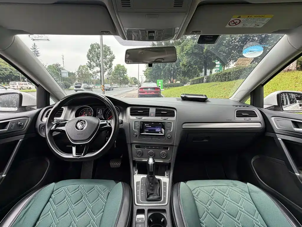 Volkswagen Golf — миниатюра 13