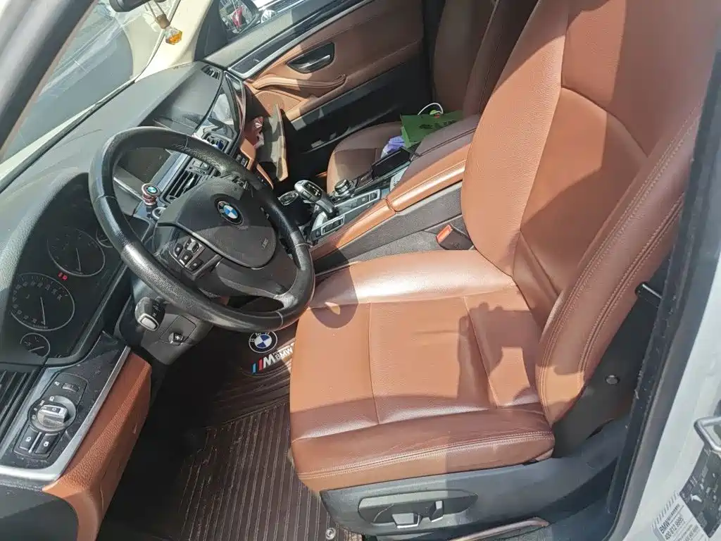 BMW 5 Series — миниатюра 11