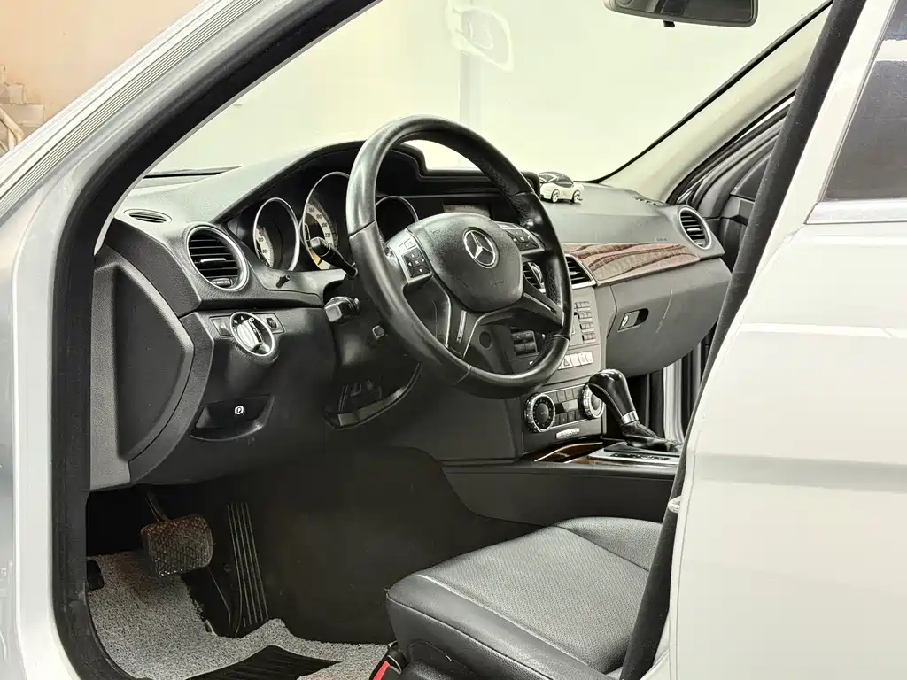 Mercedes-Benz C-Class C 2011 C 200 CGI Fashion