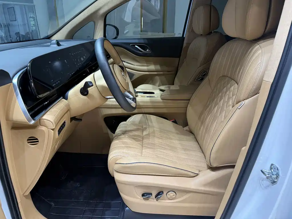 Voyah Dreamer PHEV Ultra Long Range Flagship Edition, фото 5