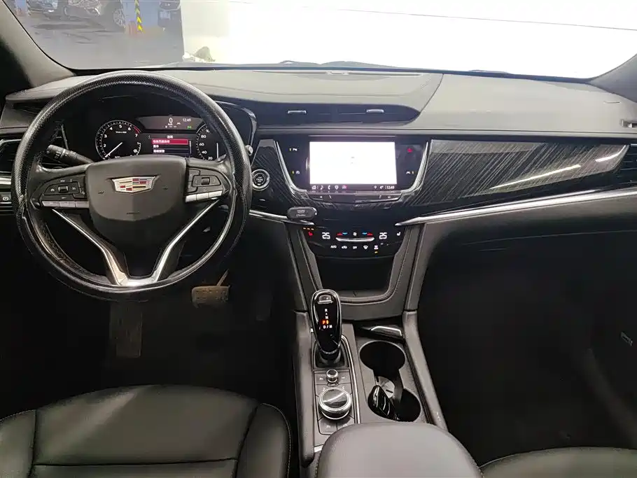 CADILLAC XT6