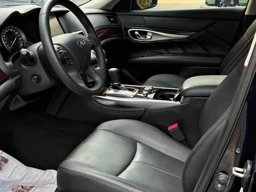 Infiniti Q70 — миниатюра 6
