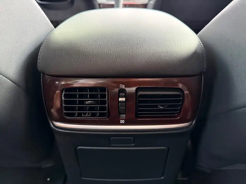 Infiniti Q70 — миниатюра 12