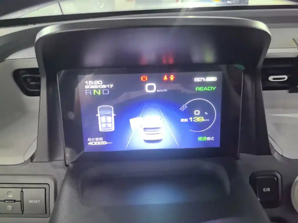 Wuling MINIEV — миниатюра 12