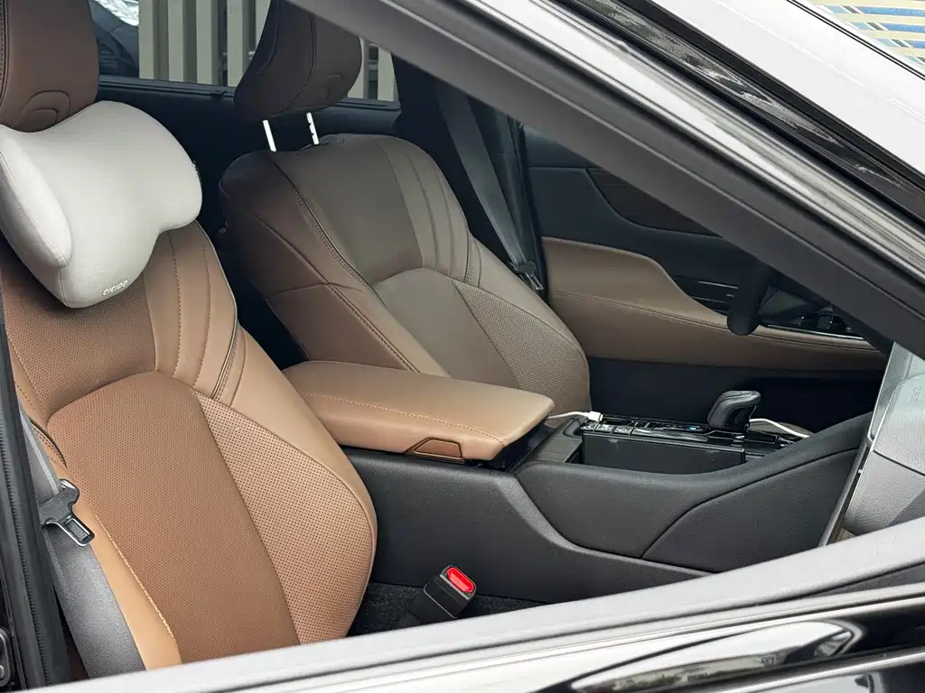 Toyota Crown (Import) — миниатюра 11