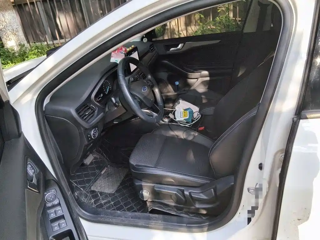 Ford Focus — миниатюра 8