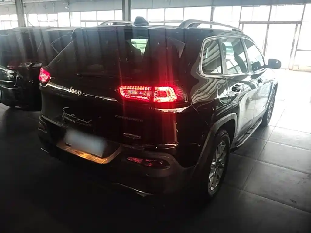 Jeep Cherokee — миниатюра 7