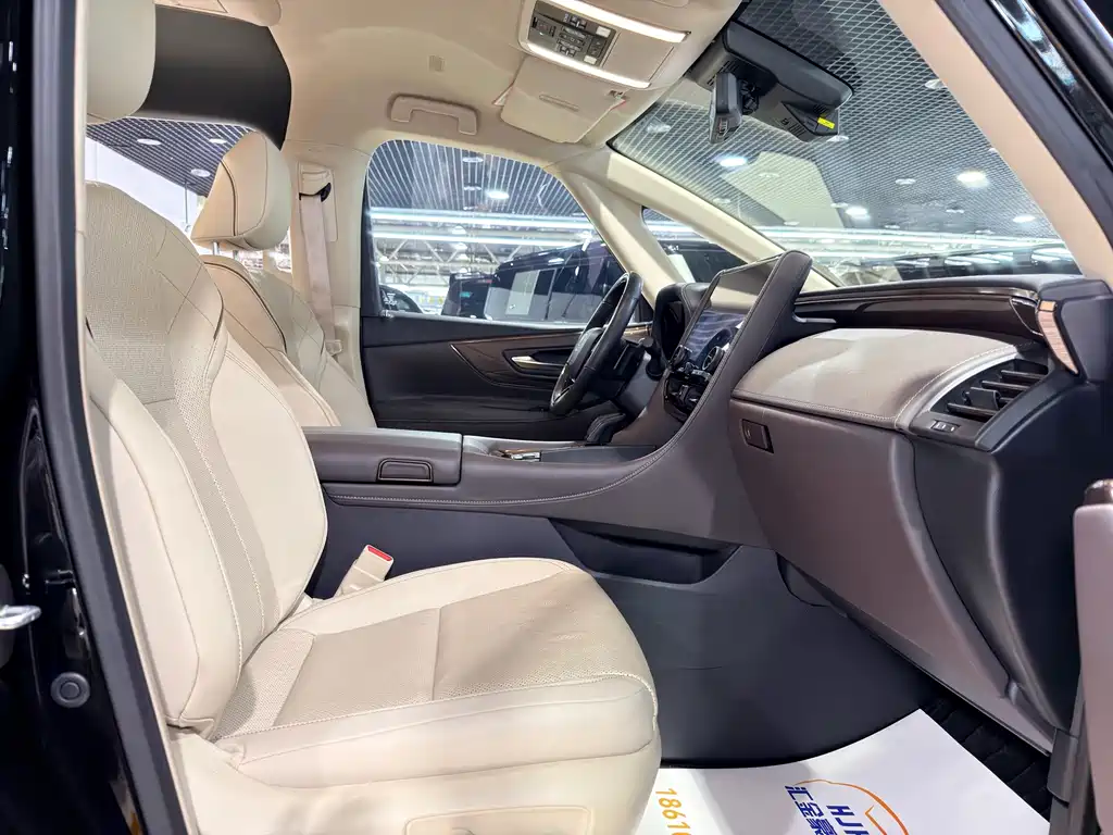 Toyota Vellfire — миниатюра 10