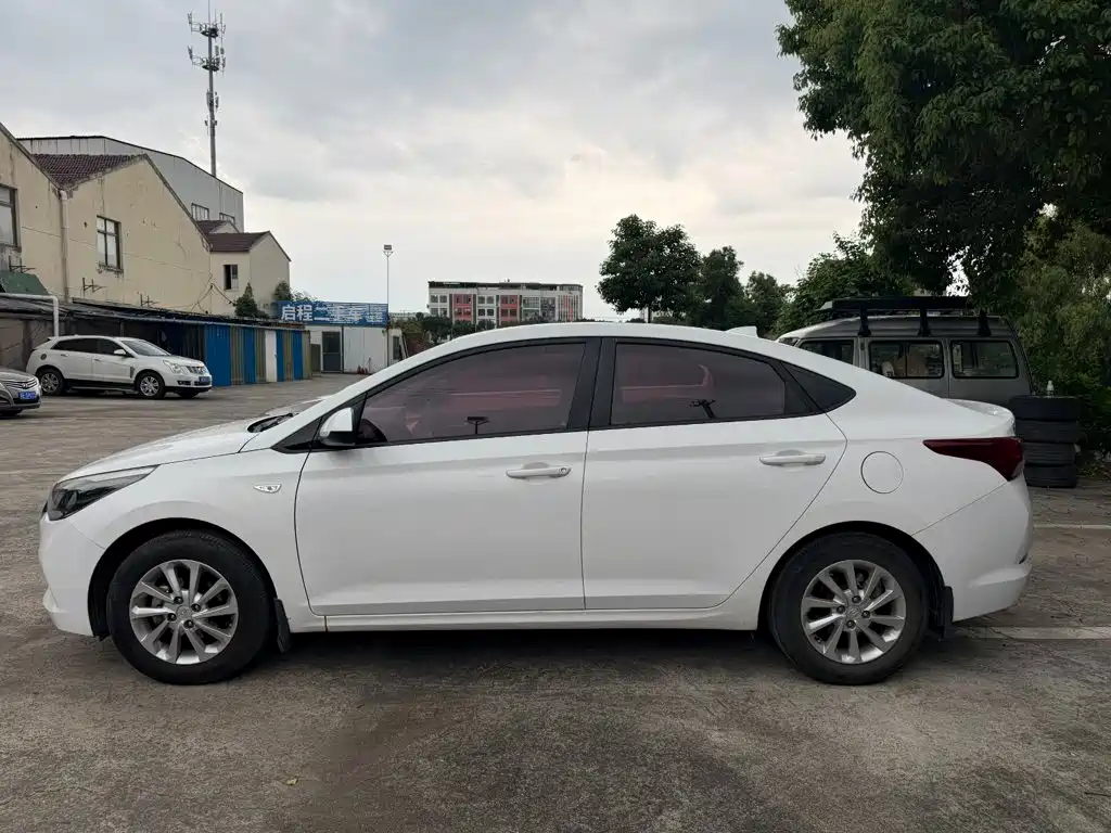 Hyundai Verna — миниатюра 4