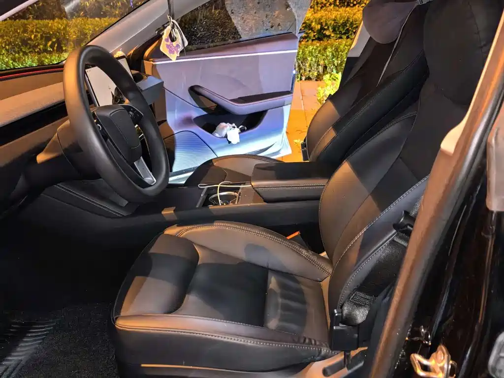 Tesla Model 3 — миниатюра 8