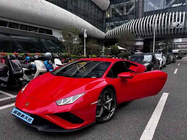 LAMBORGHINI HURACÁN