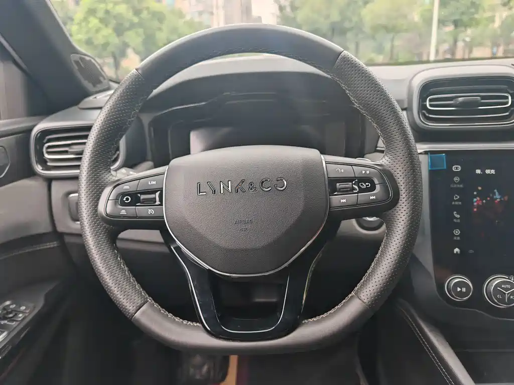 Lynk & Co 03 — миниатюра 11