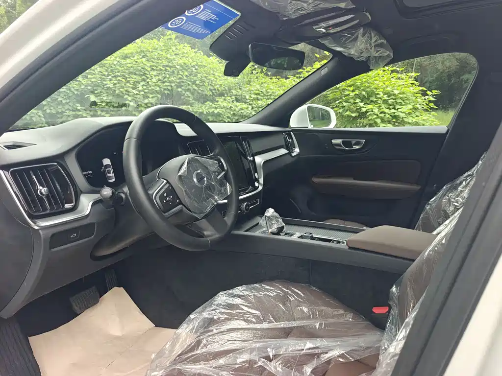 Volvo S60 2025 B4 Luxury