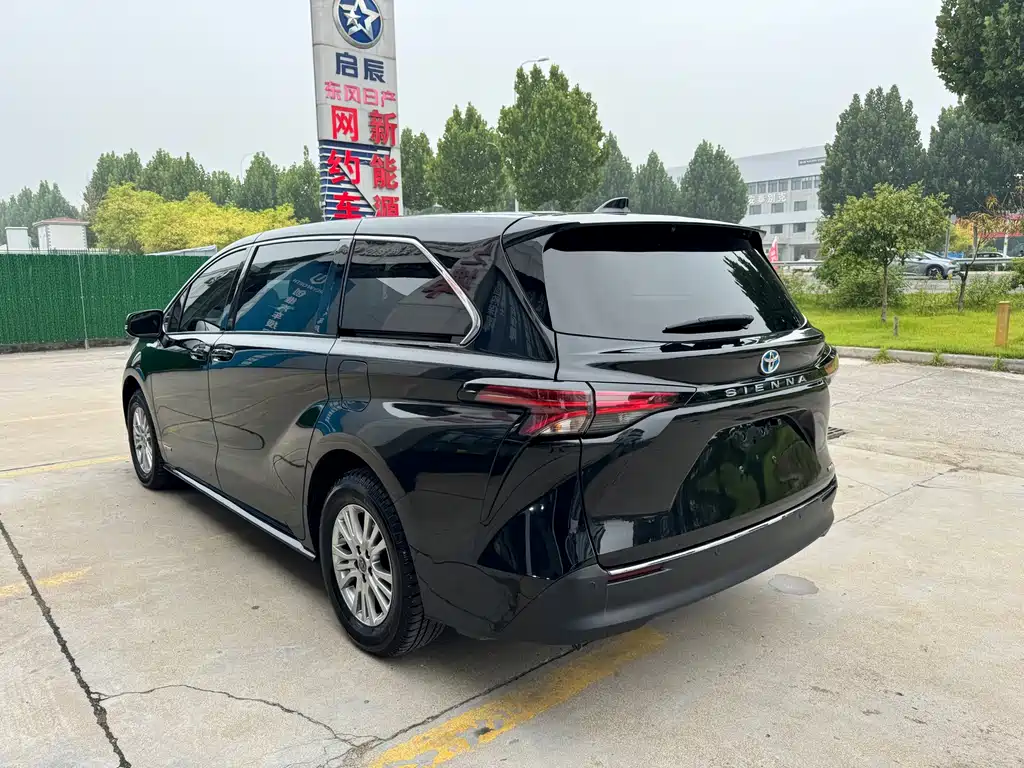 Toyota Sienna — миниатюра 15