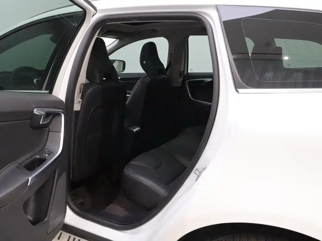 Volvo XC60 — миниатюра 12