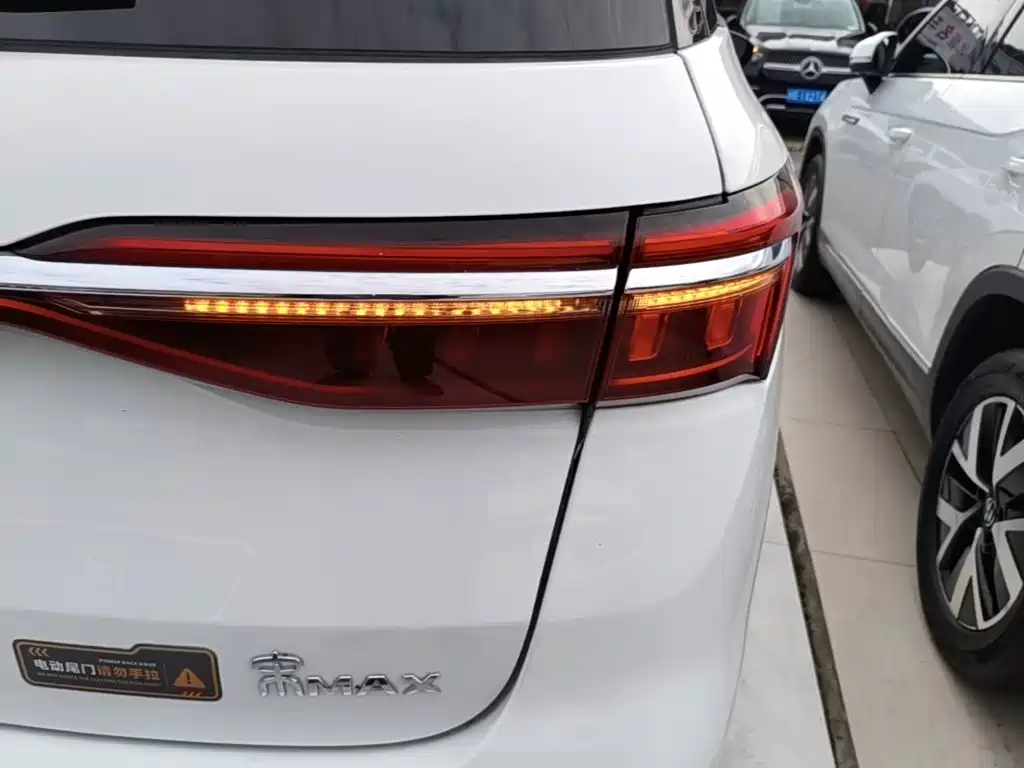 BYD MAX — миниатюра 8