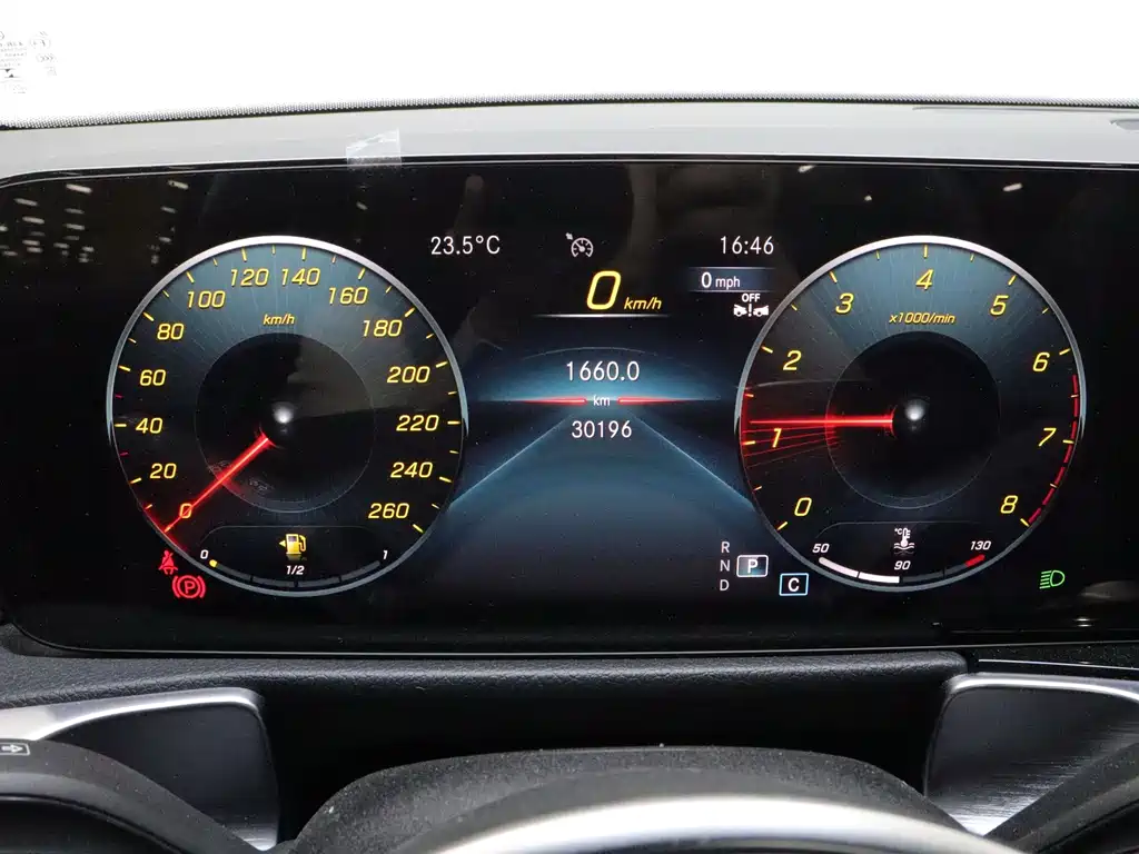 Mercedes-Benz GLB — миниатюра 17