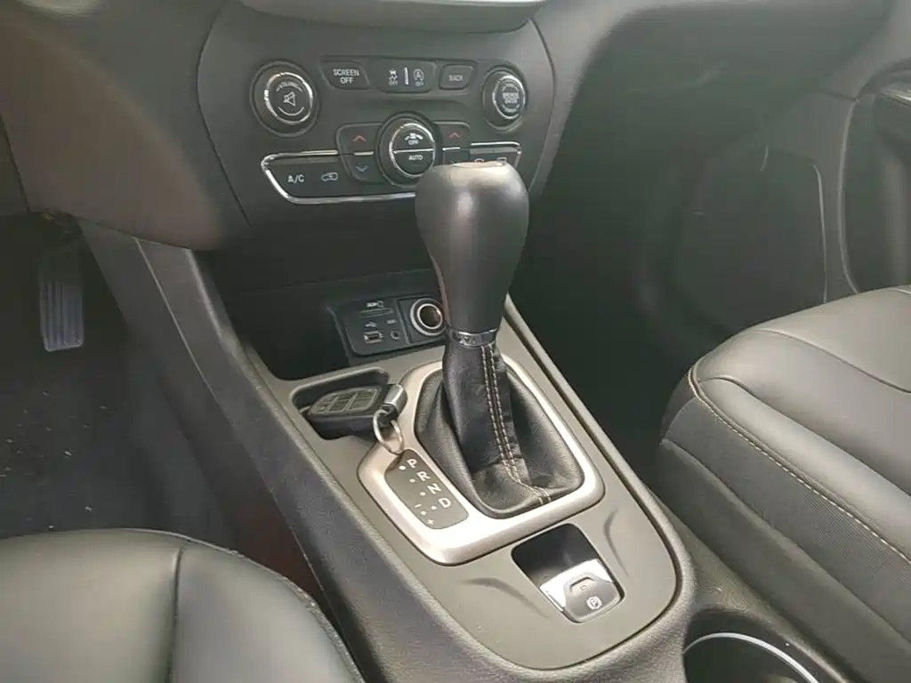 Jeep Cherokee — миниатюра 14