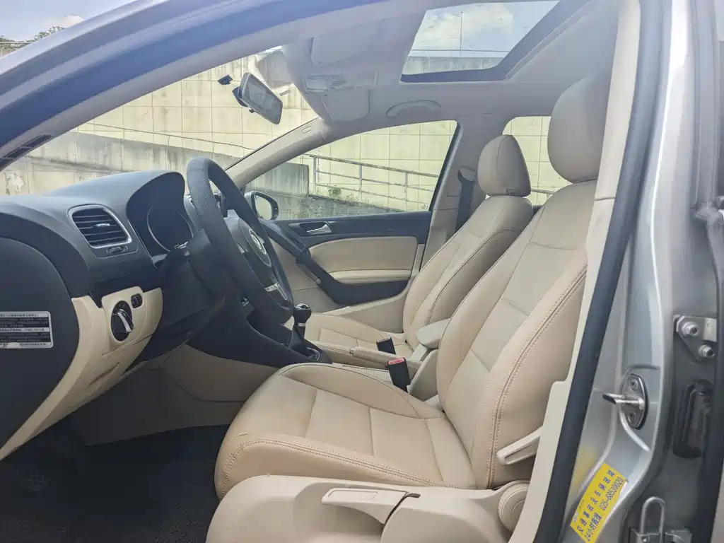 Volkswagen Golf 2012 1.4TSI MT Comfort