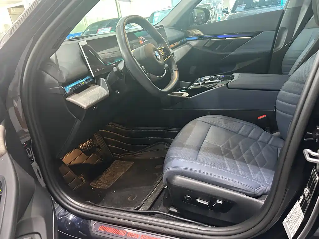 BMW 5 Series — миниатюра 6