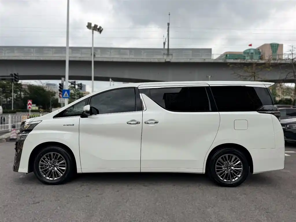 Toyota Vellfire 2021 2.5L HV Luxury