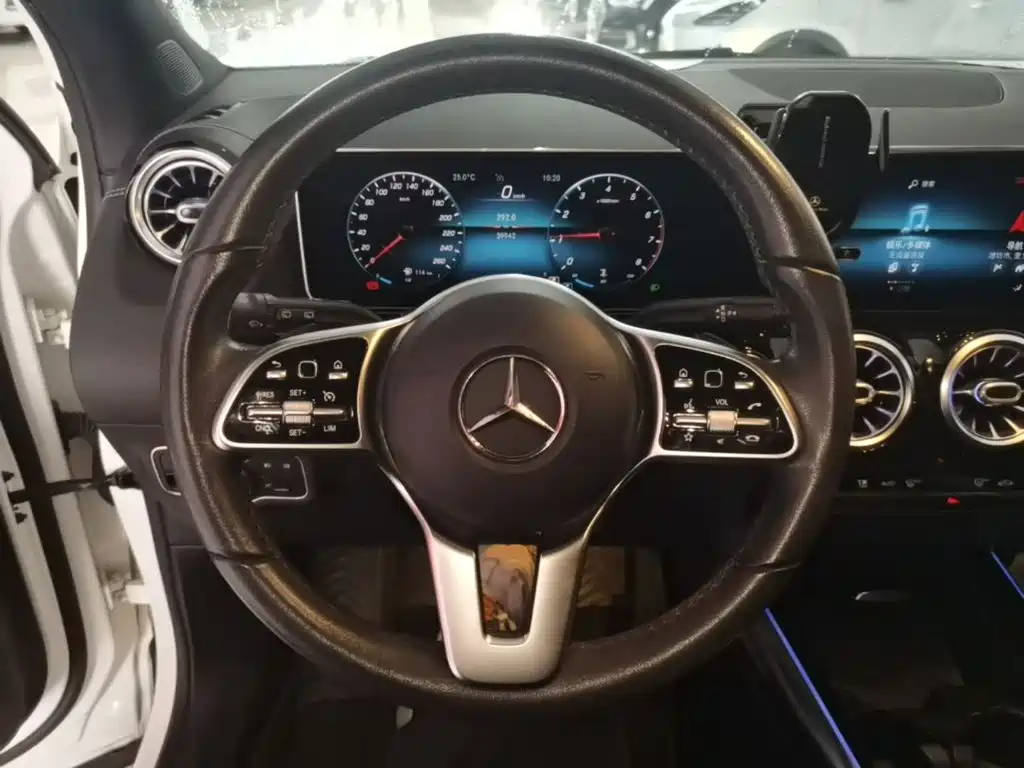 Mercedes-Benz GLA — миниатюра 11