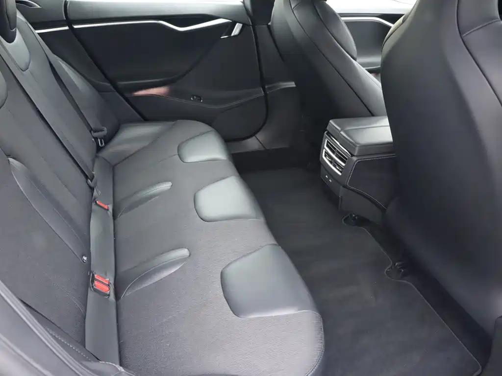 Tesla Model S — миниатюра 12