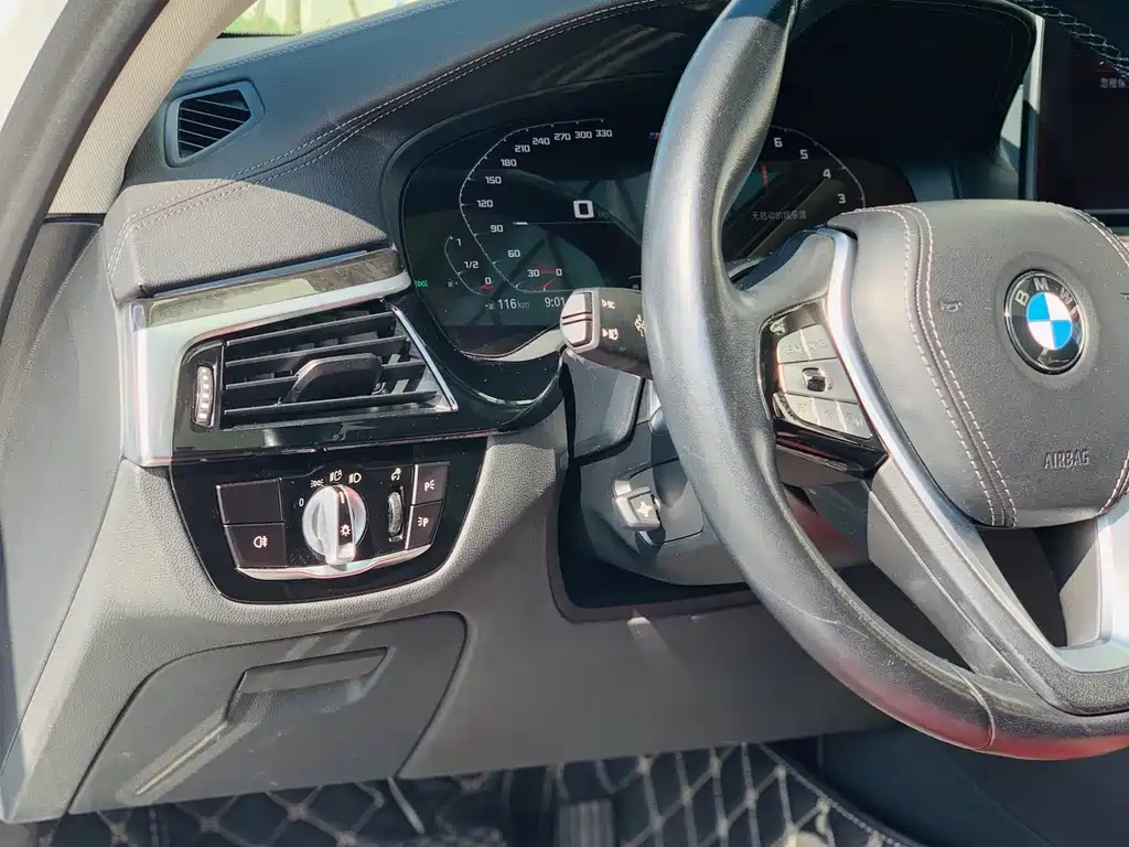 BMW 5 Series — миниатюра 13