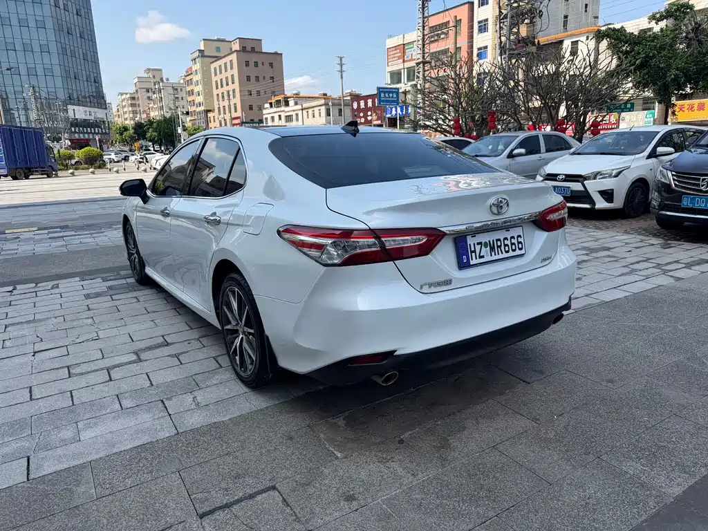 TOYOTA CAMRY