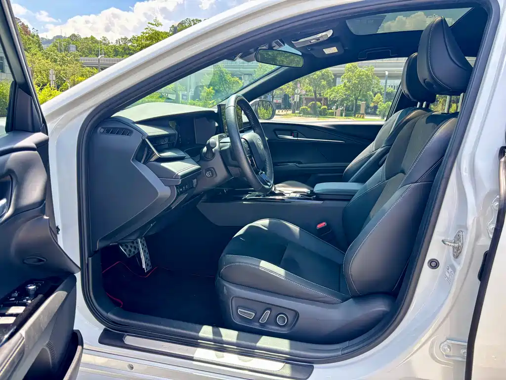 Toyota Camry 2024 2.0HXS Sport Plus