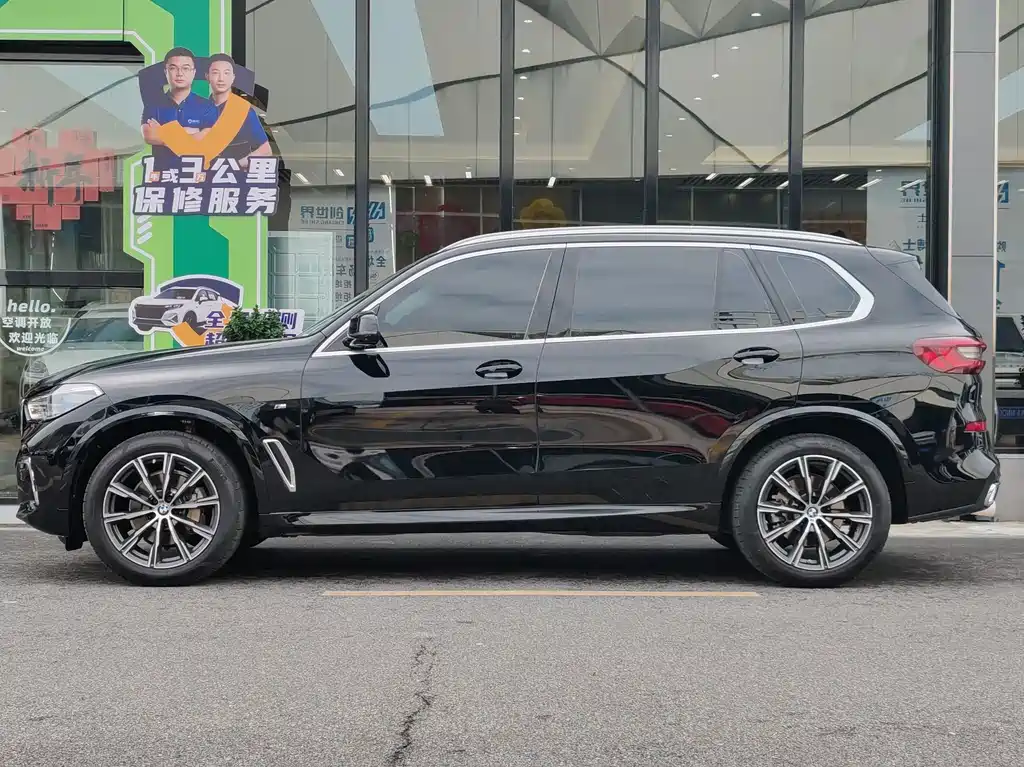 BMW X5 2022 xDrive 30Li Premium M Sport