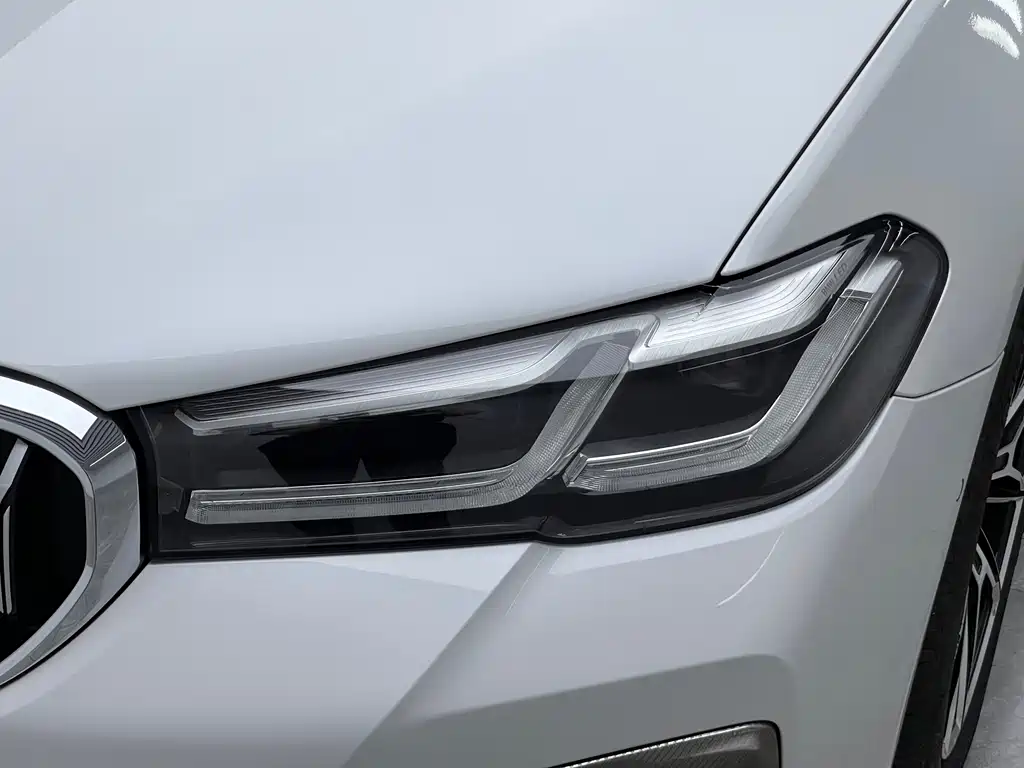 BMW 5 Series New Energy — миниатюра 18
