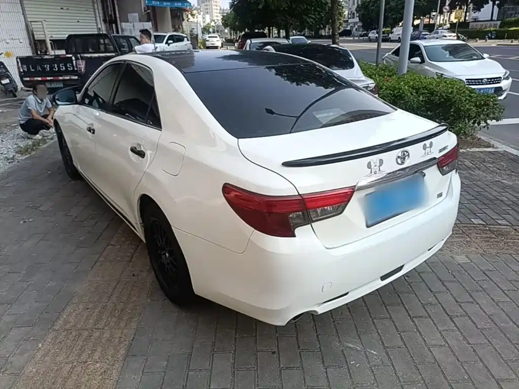 Toyota Reiz — миниатюра 5