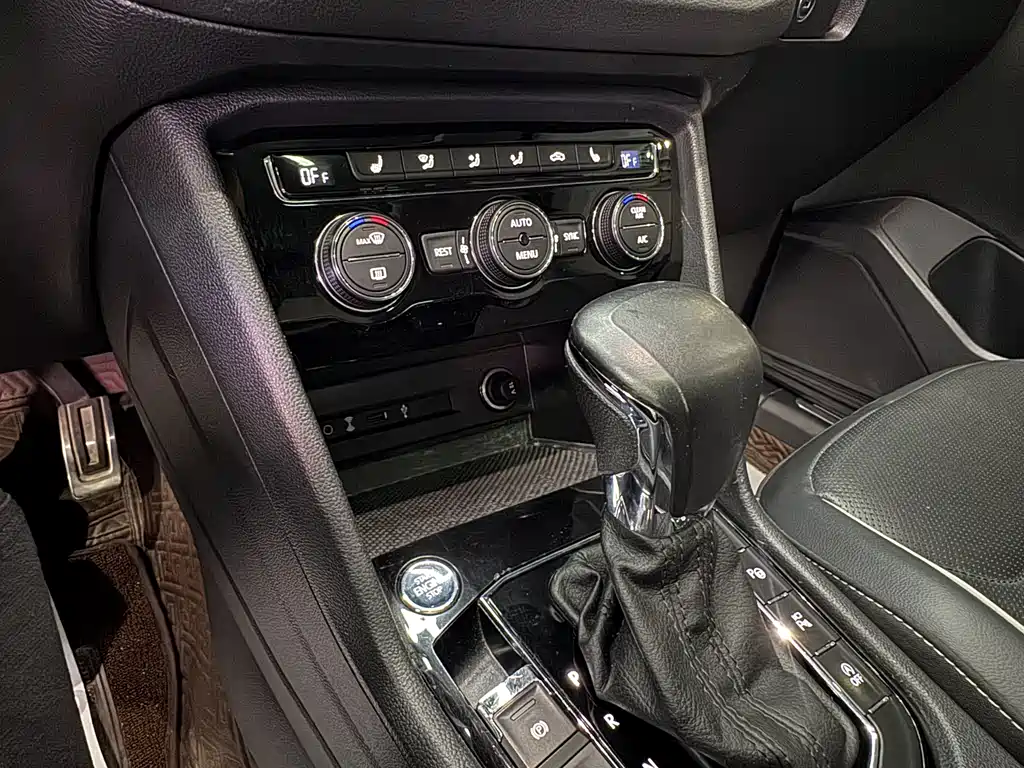 Volkswagen Tiguan L — миниатюра 13