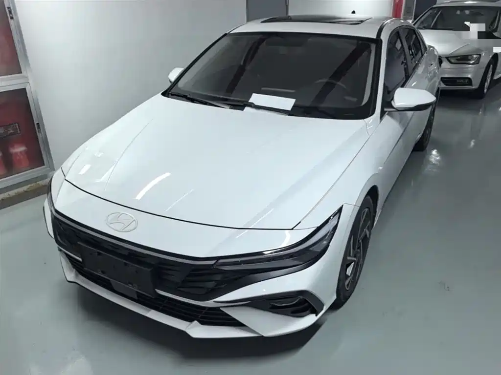 Купить Hyundai Elantra