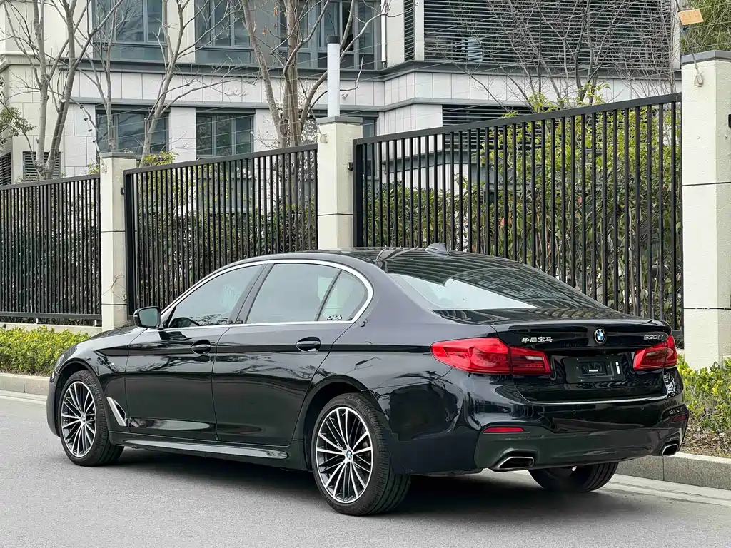 BMW 5 SERIES