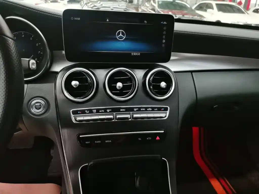 Mercedes-Benz C-Class — миниатюра 13